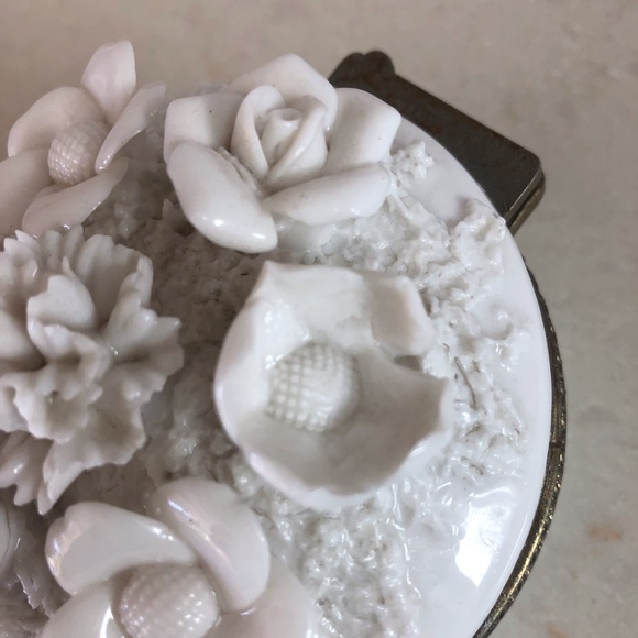 Vintage White Porcelain Vanity Box Flowers Italy - Picture 2 of 8